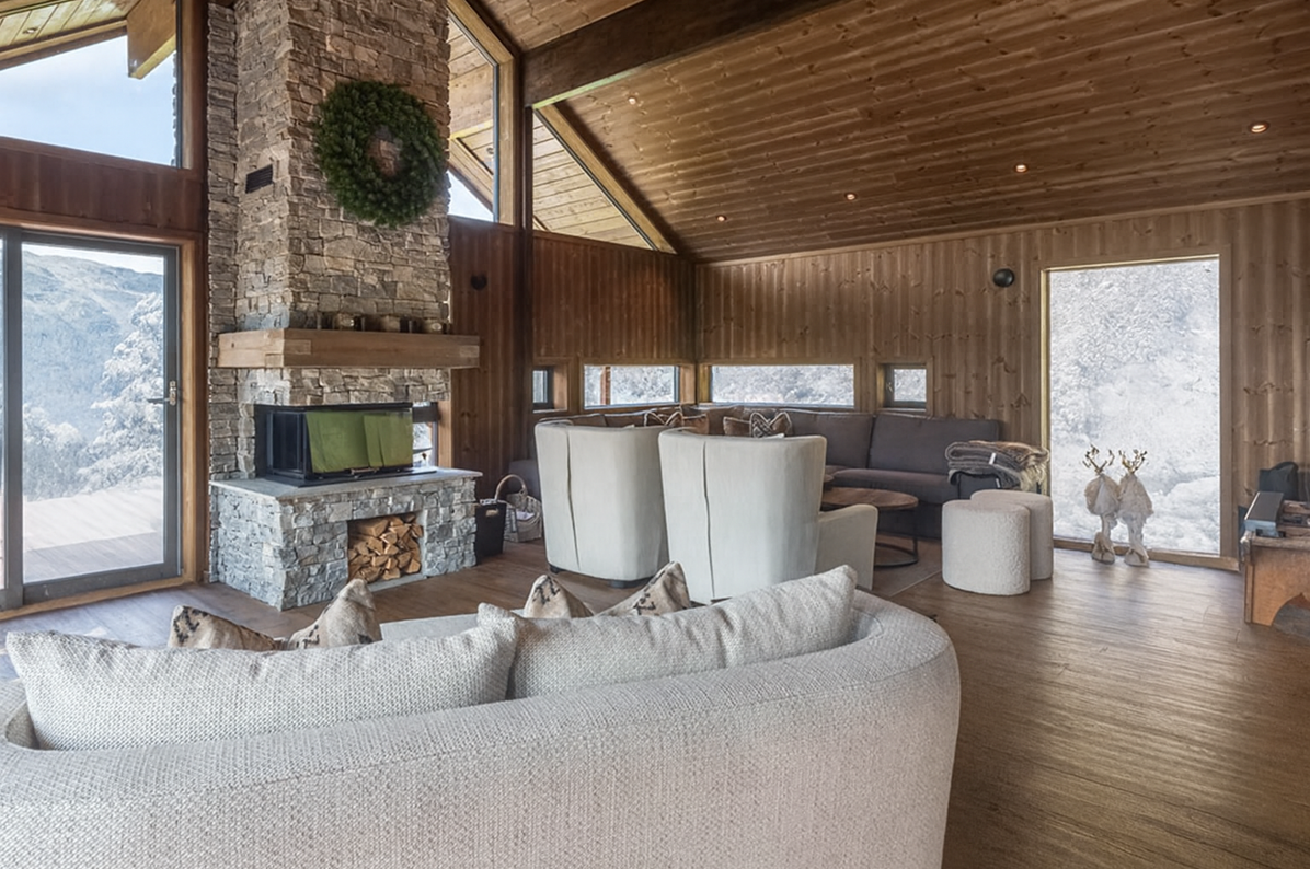 Solheisen Cabin Living Room (1)