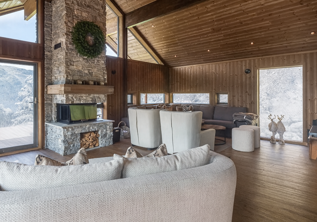 Solheisen Cabin Living Room (1)