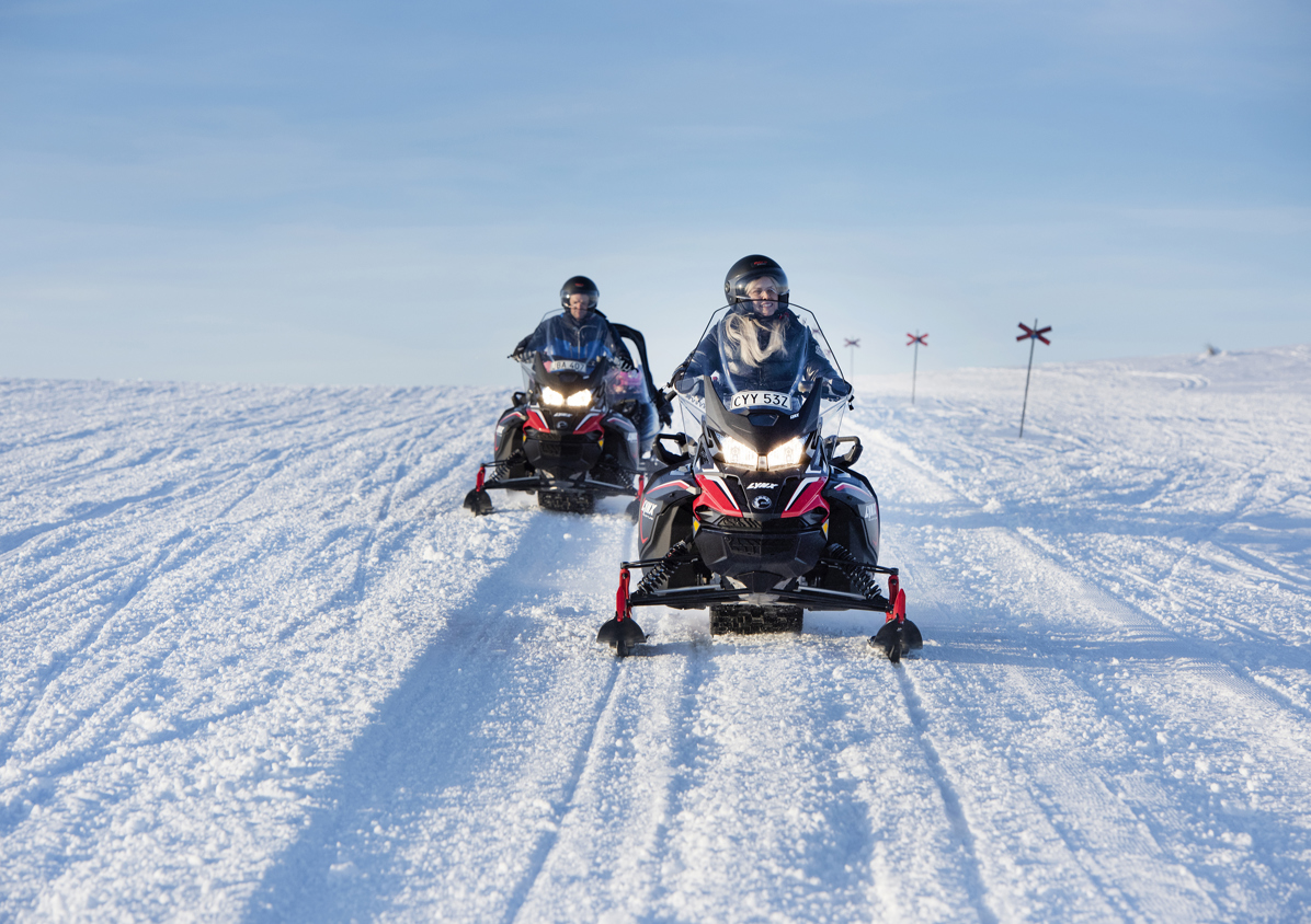 Skotersafari Familj DSC5099 Kopiera RESIZED